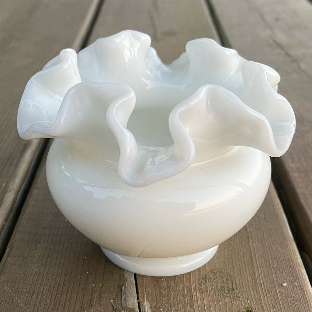 Vintage Fenton Ruffled Edge Milk Glass Rose Bowl Retro Glass Decor - Picture 7 of 13